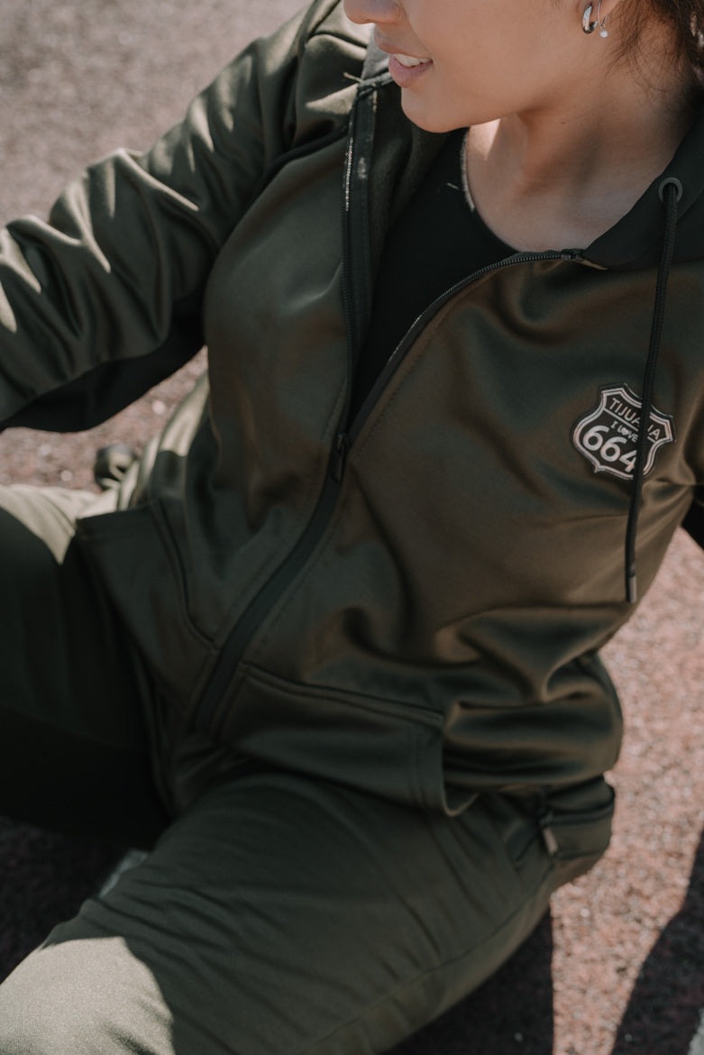 CHAMARRA DEPORTIVA - VERDE OLIVO