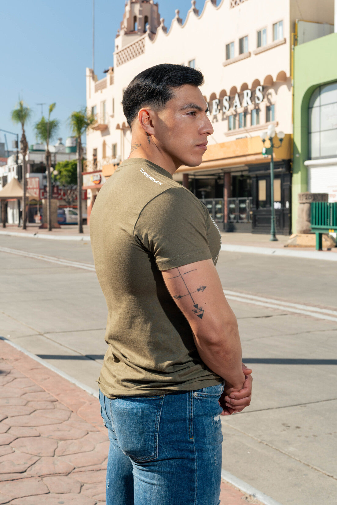 PLAYERA HOMBRE TIJUANA 664 - VERDE MILITAR