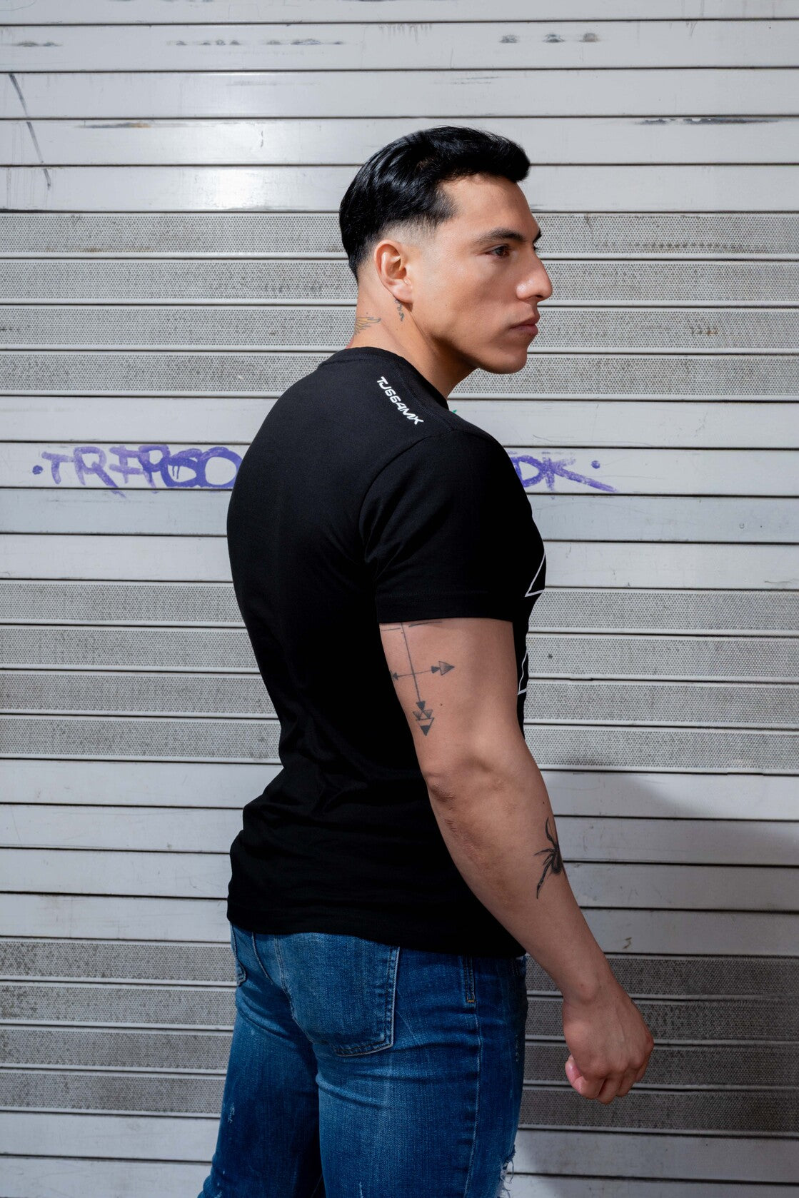 PLAYERA HOMBRE TJ - NEGRO
