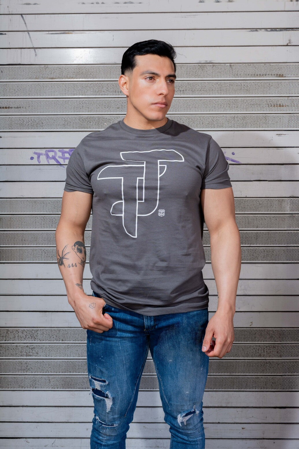 PLAYERA HOMBRE TJ - GRIS PLOMO