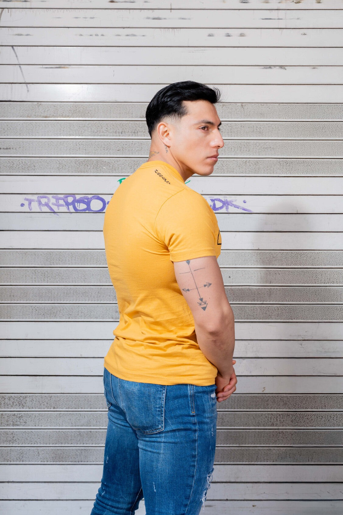 PLAYERA HOMBRE TJ - MOSTAZA
