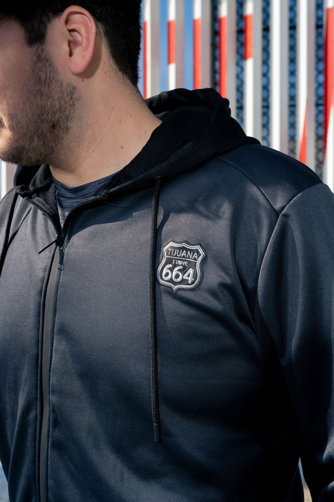 CHAMARRA DEPORTIVA - NEGRA