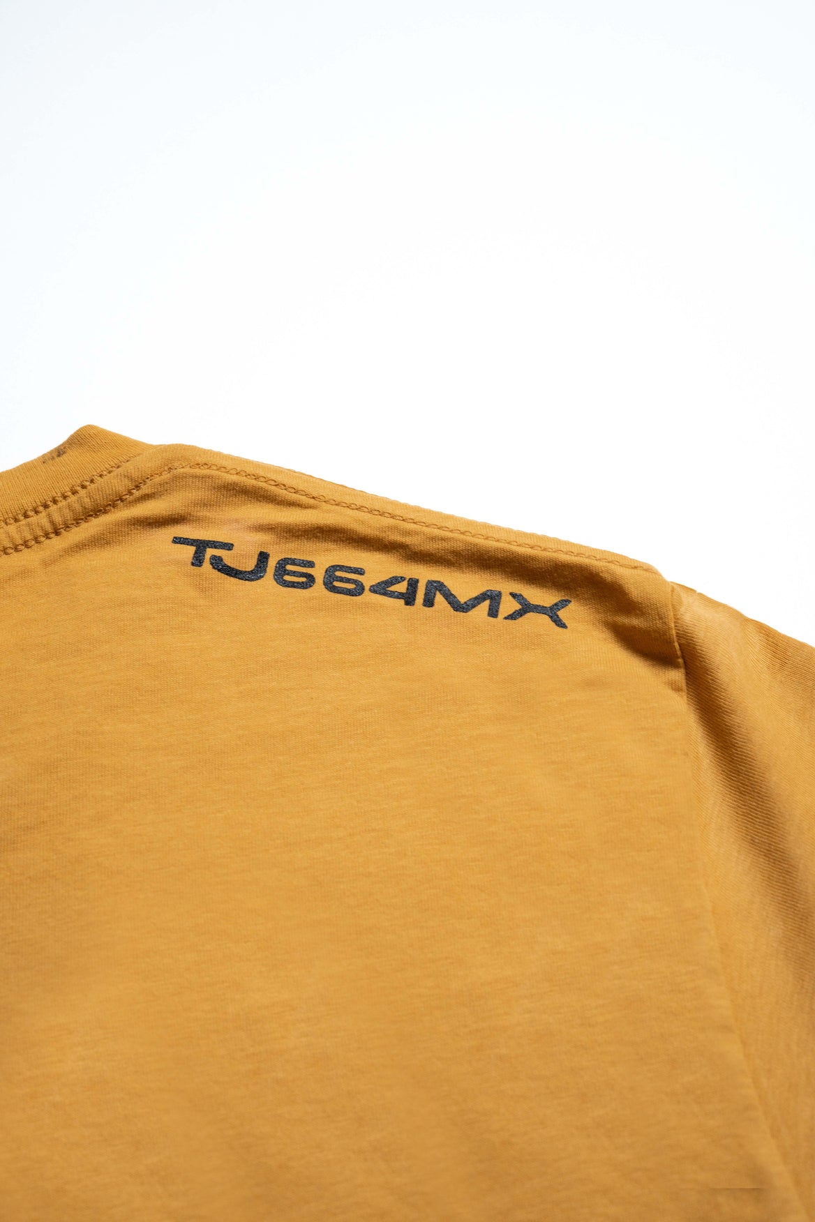 PLAYERA HOMBRE TJ - MOSTAZA
