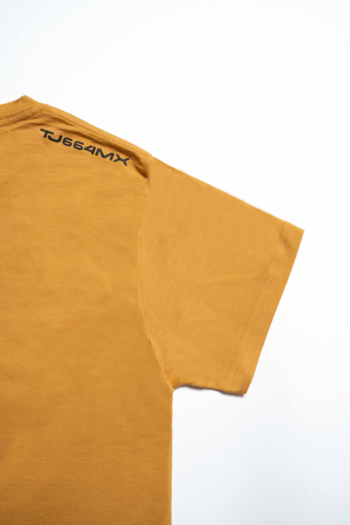 PLAYERA HOMBRE TJ - MOSTAZA