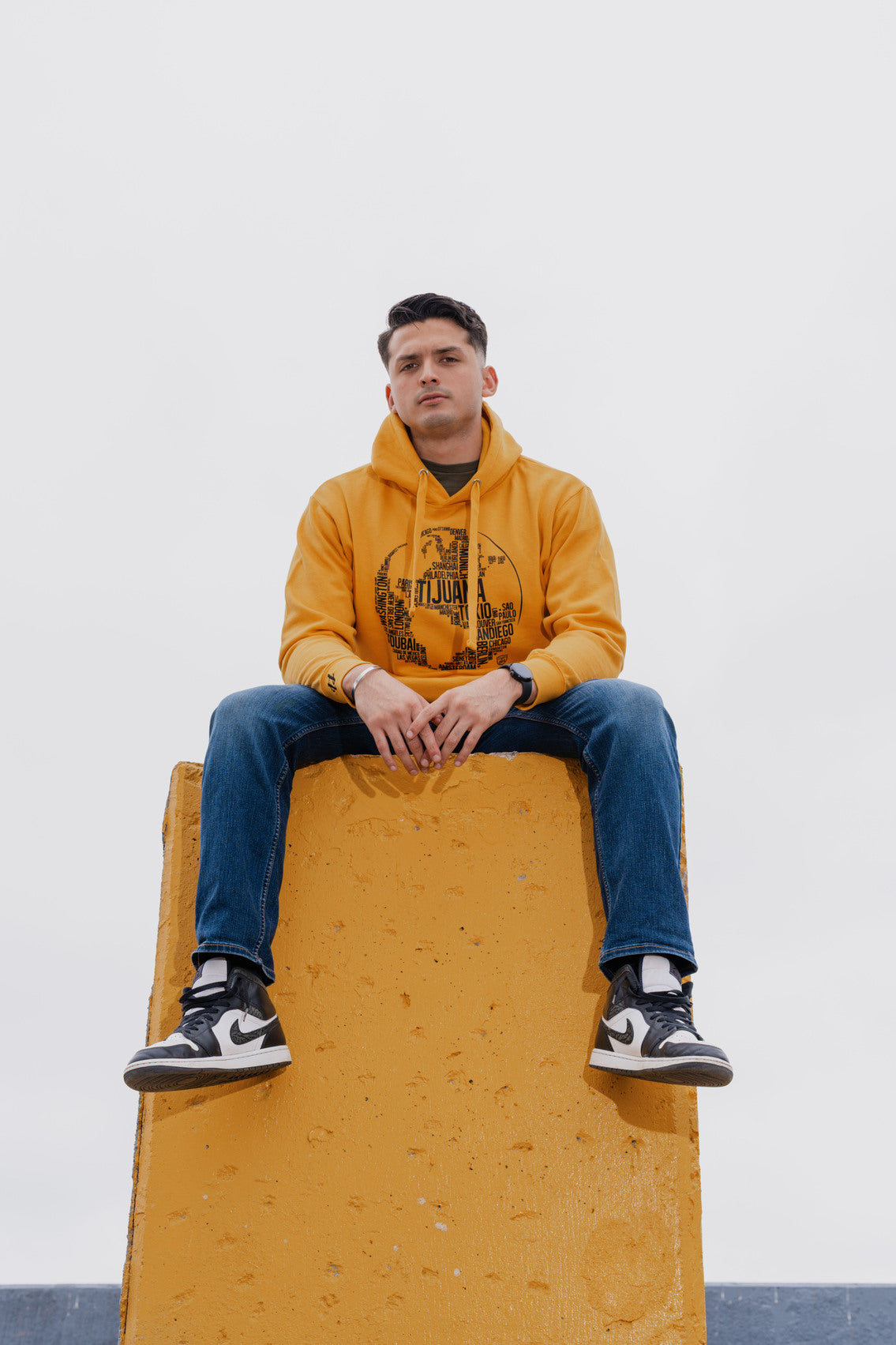 SUDADERA TIJUANA MUNDO - MOSTAZA