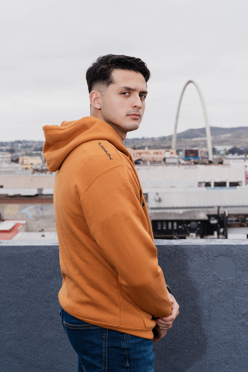 SUDADERA TIJUANA BAJA CALI - CAMEL
