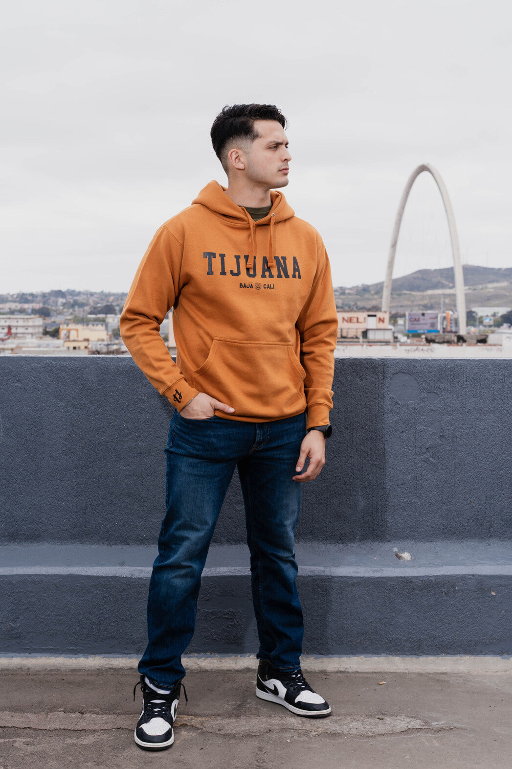 SUDADERA TIJUANA BAJA CALI - CAMEL