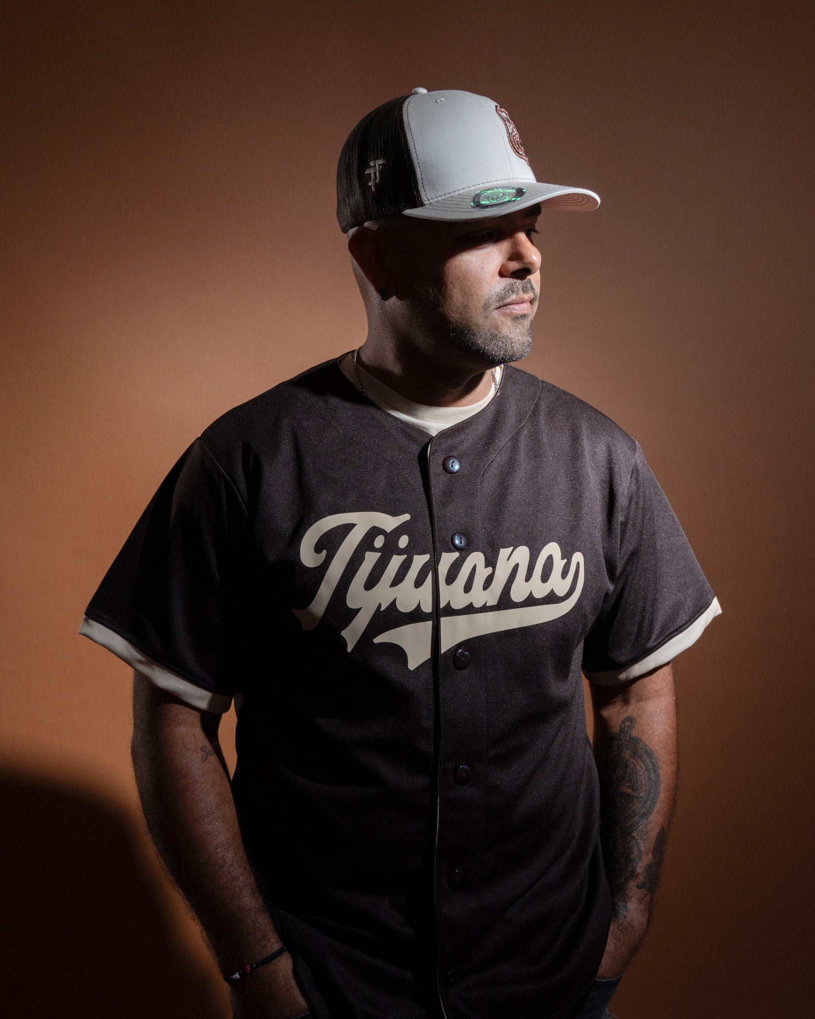 JERSEY BASEBALL TIJUANA HOMBRE - CHOCOLATE