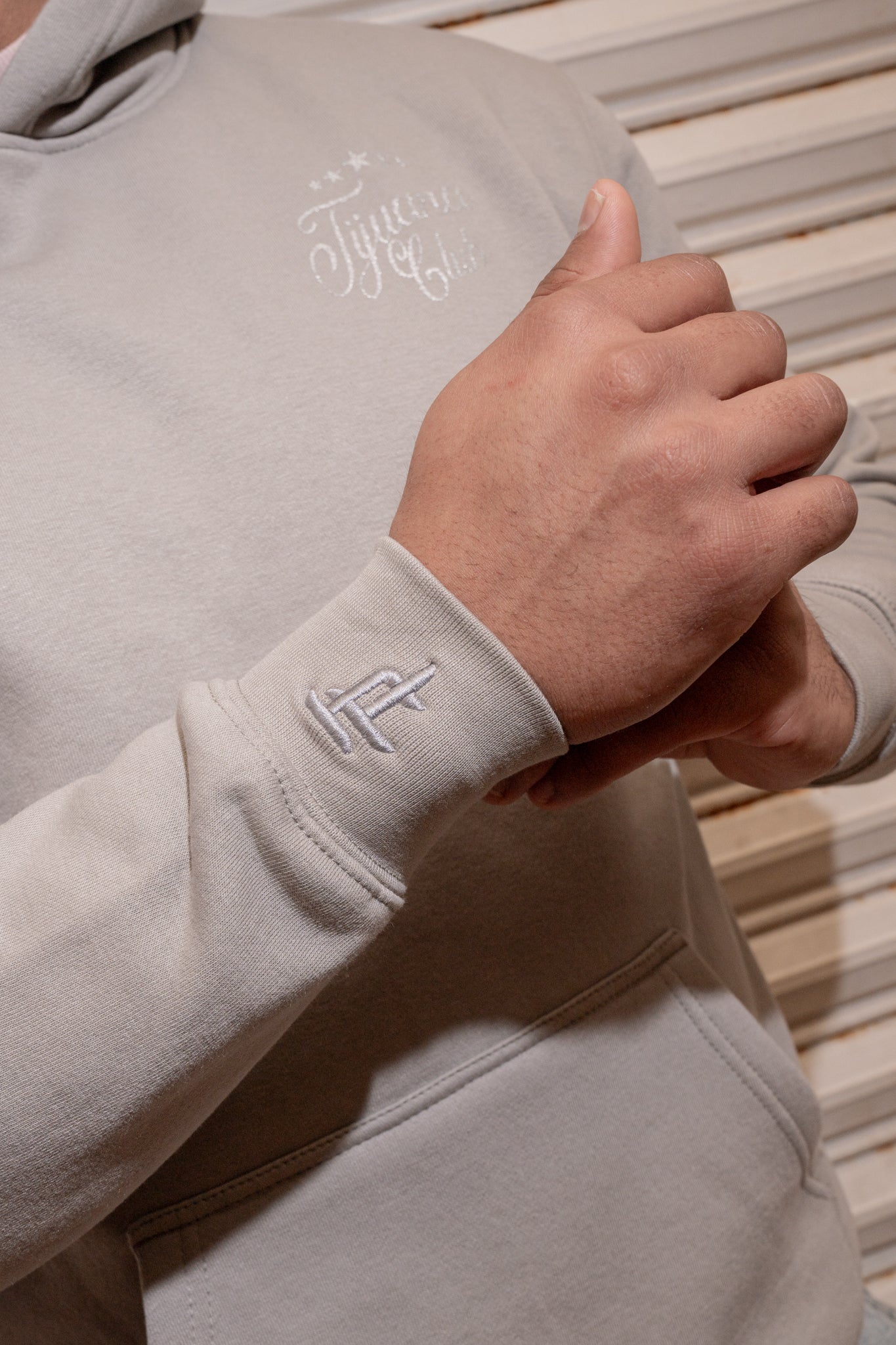 SUDADERA PREMIUM - TIJUANA CLUB GRIS SILVER