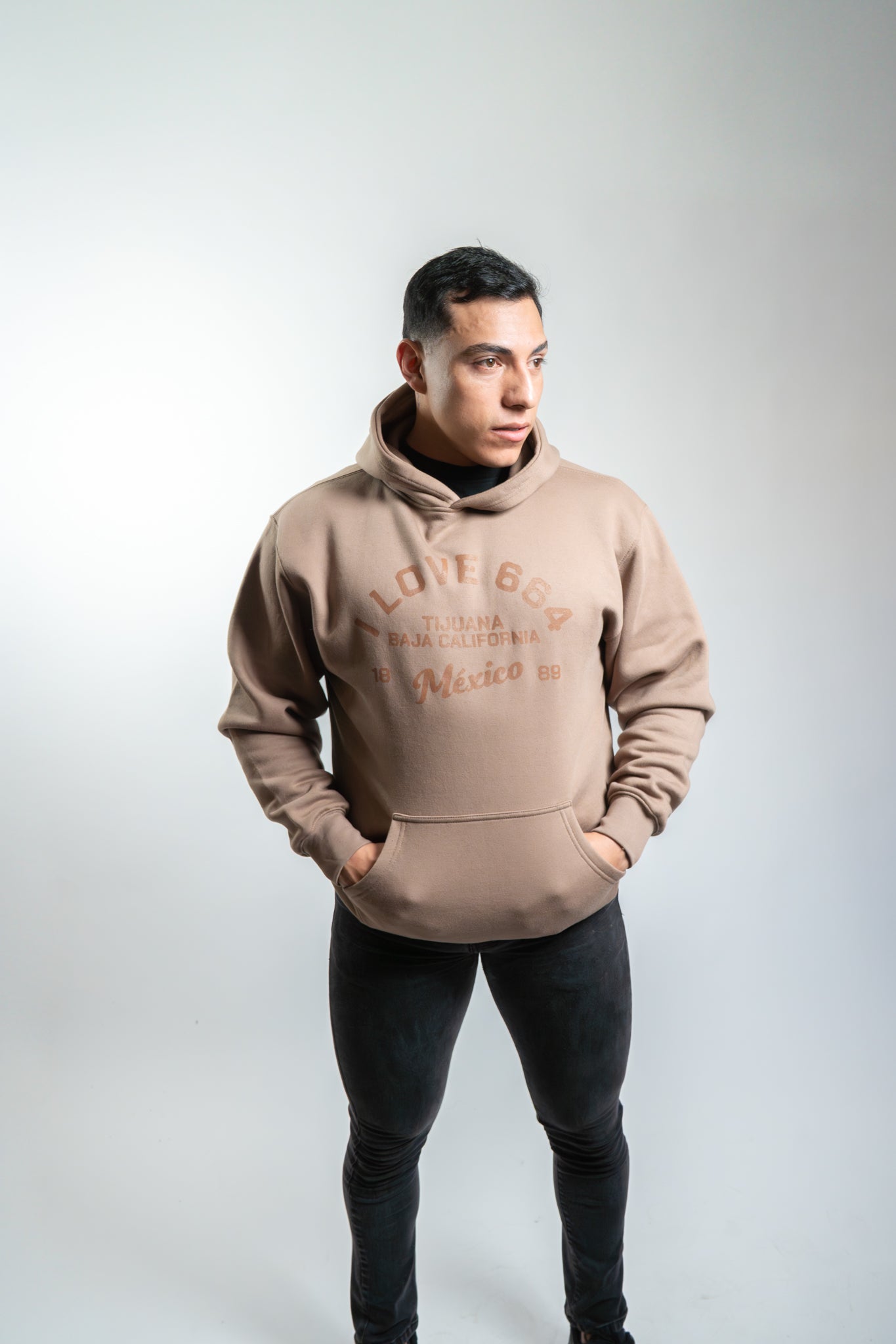 SUDADERA PREMIUM - I LOVE 664 TIJUANA MÉXICO CAFÉ