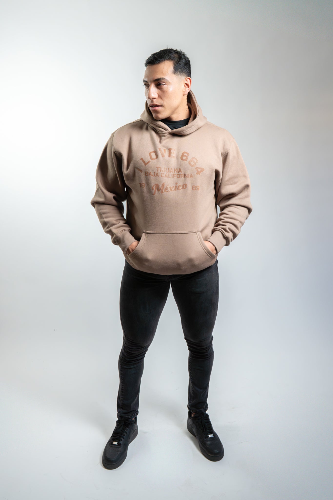 SUDADERA PREMIUM - I LOVE 664 TIJUANA MÉXICO CAFÉ