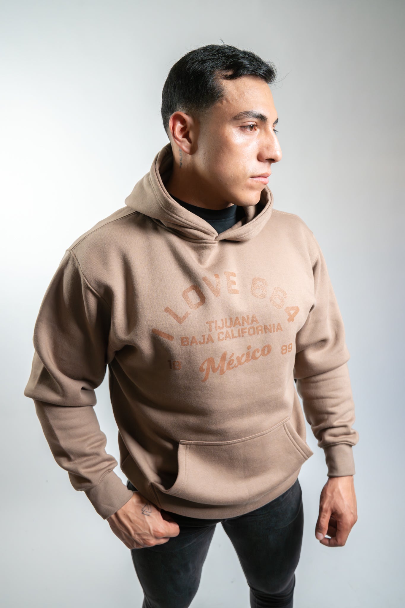 SUDADERA PREMIUM - I LOVE 664 TIJUANA MÉXICO CAFÉ