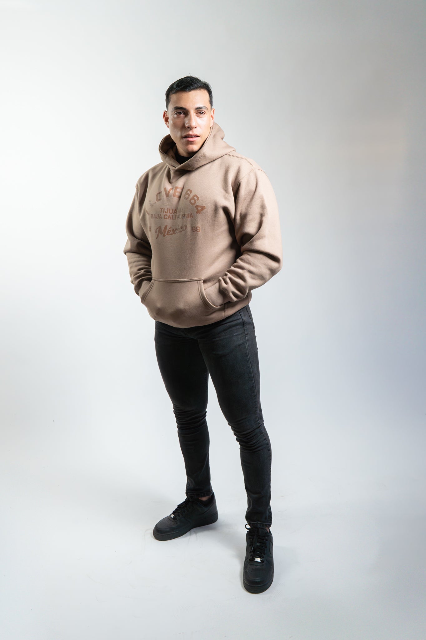 SUDADERA PREMIUM - I LOVE 664 TIJUANA MÉXICO CAFÉ